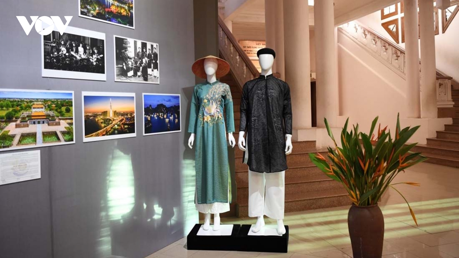 Traditional costumes of ASEAN members on display in Vietnam